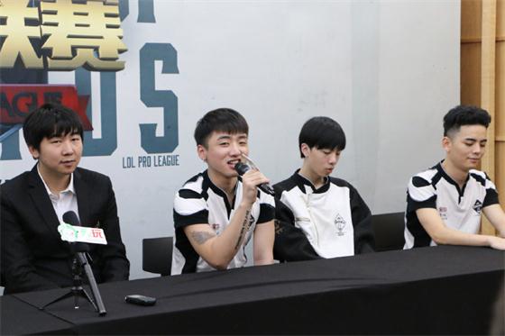 勇士赛后接受采访：电竞国家队是我最难对付的对手